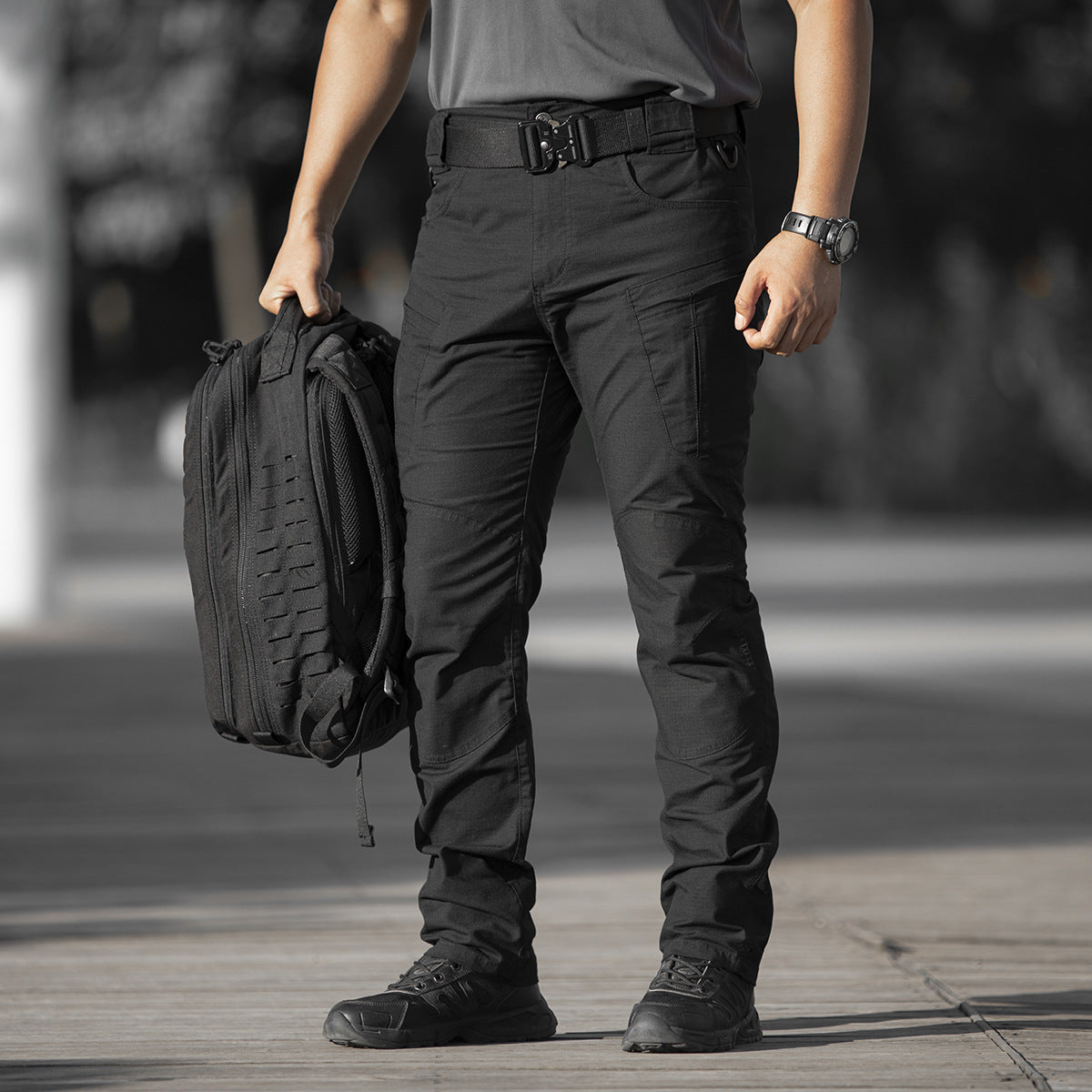 Relaxed Fit Multi-Pocket Cargo Pants