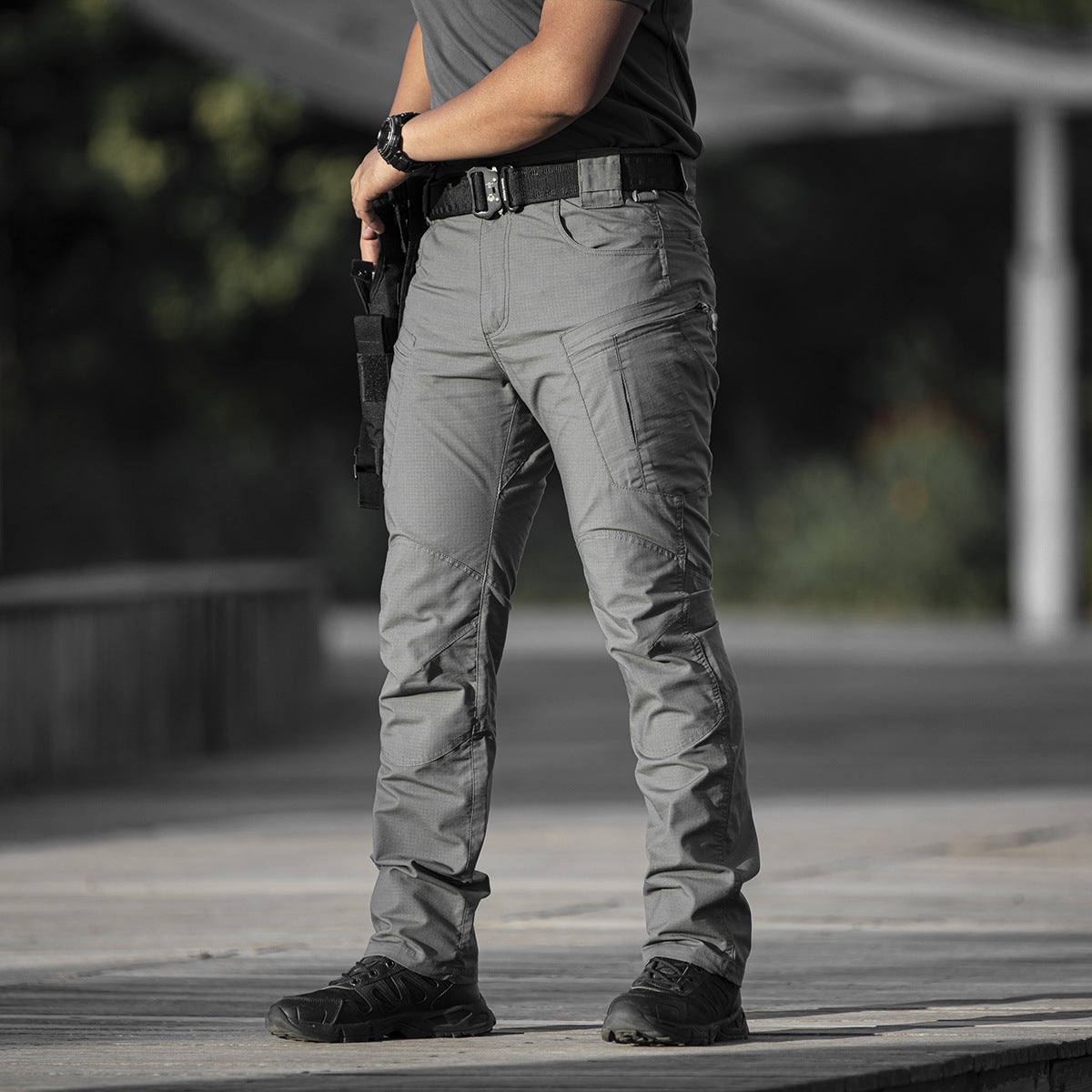 Relaxed Fit Multi-Pocket Cargo Pants
