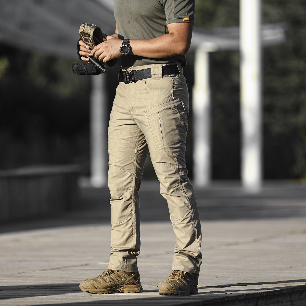 Relaxed Fit Multi-Pocket Cargo Pants